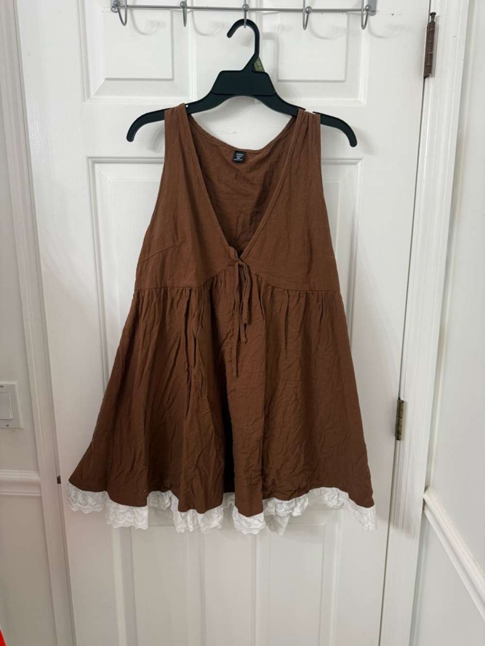 SHEIN Brown Sleeveless Tie-Front Tunic with White Lace Hem